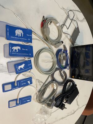 مانیتور بیمار چند پارامتری دارای گواهینامه ISO با صفحه نمایش LCD رنگی 8 اینچی و سازگار با پایه چرخدار/دیواری